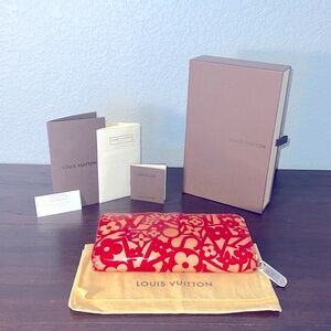 LV LIMITED EDITION LOUIS VUITTON SWEET MONOGRAM VERNIS ZIPPY WALLET- AS IS